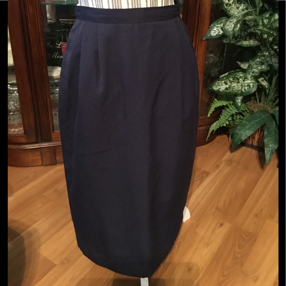 Vintage Sz 8 black skirt -  no tag for designer